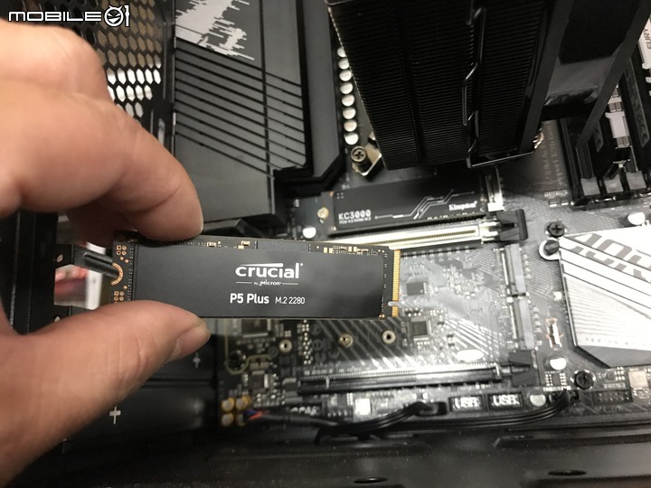 點我看大圖 技嘉Z690M AORUS ELITE DDR4 滿滿的Gen4SSD 3插槽 雞排主機板 簡單開箱