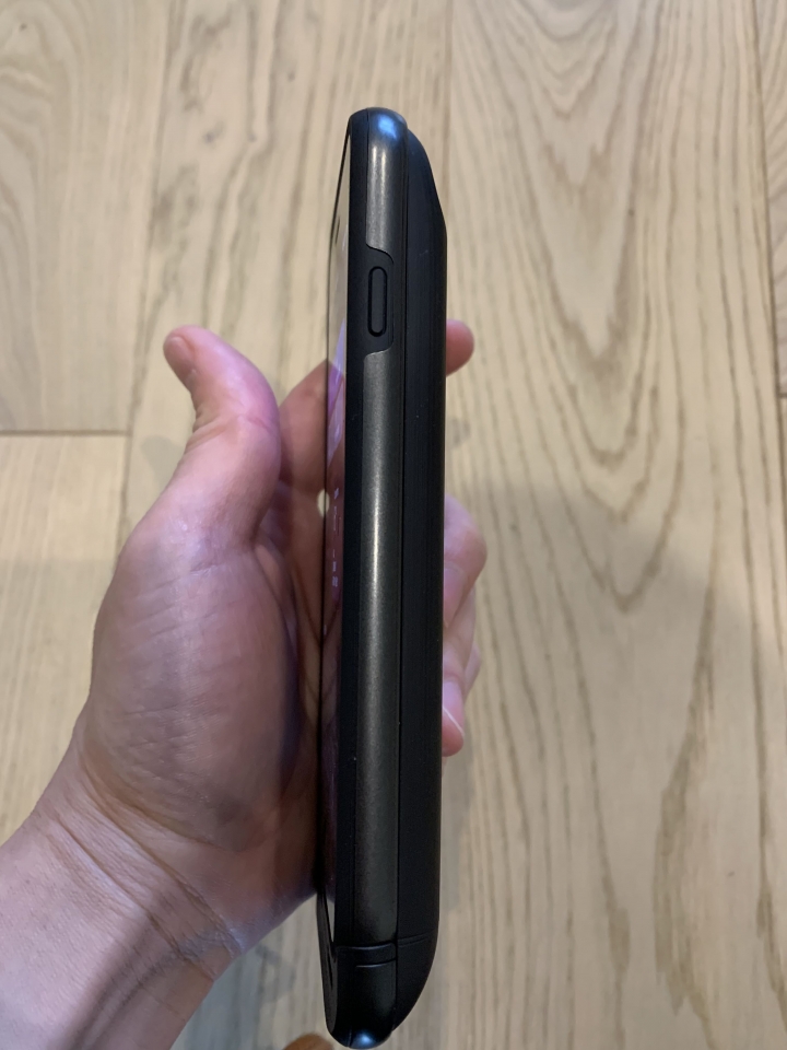 Moshi IonSuit for iPhone 7 8/SE（通用）可拆式電池殼