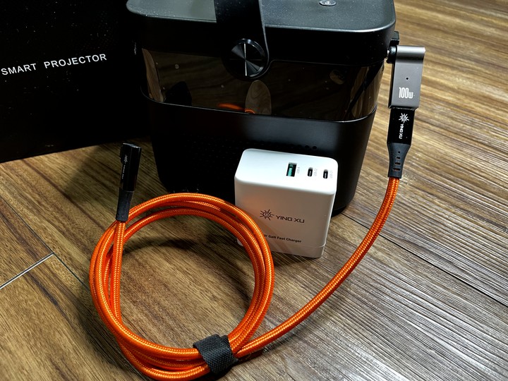 露營 & 追劇神器???－【WONDERMAX】SS5 音質系智慧型微投影機