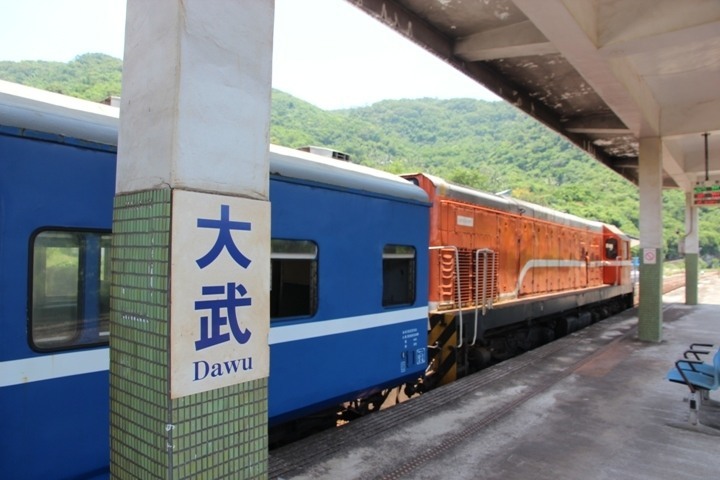 搭EMU900最美區間車-騎遊台東大武之旅