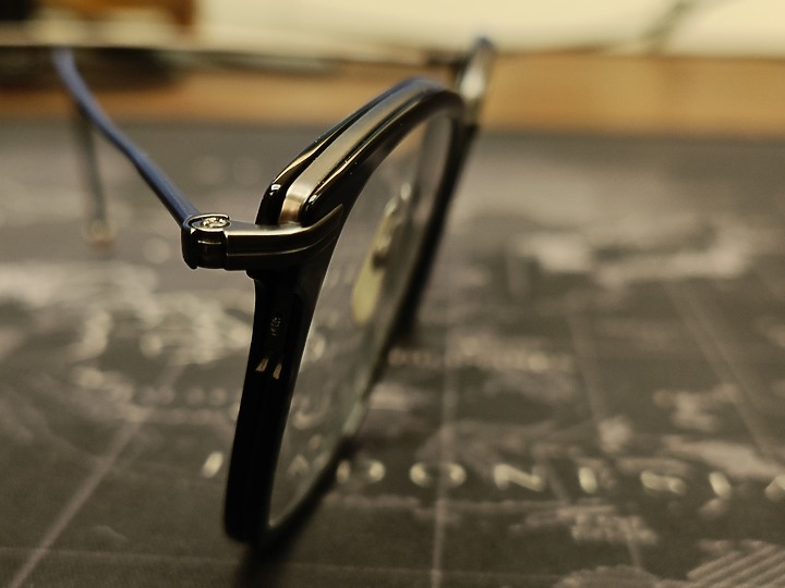 【開箱】Thom Browne TBX 905 BLK × Essilor 全視線 GEN8 寶石藍