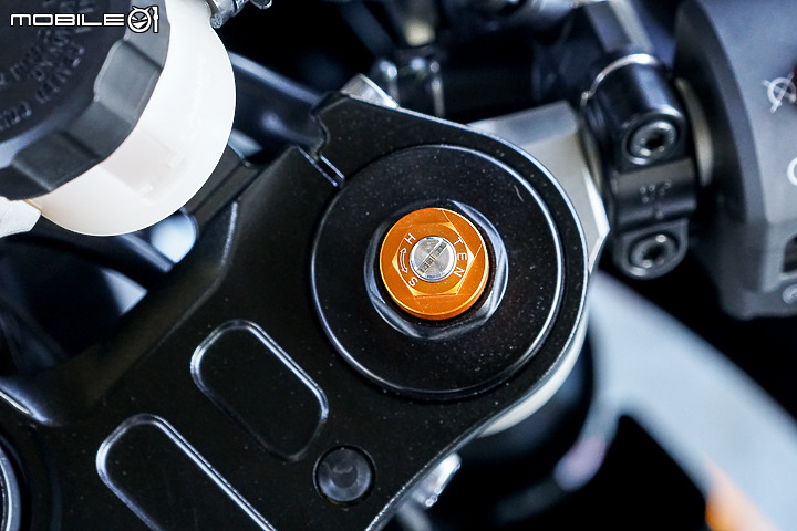 YAMAHA YZF-R7 試駕｜正統賽道騎乘設定 雙缸也能有樂趣