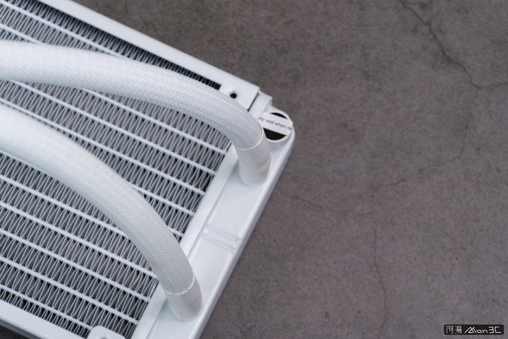 點我看大圖 「開箱」darkFlash DX360 v2 - RGB 新玩法,入門高 CP 值水冷散熱器