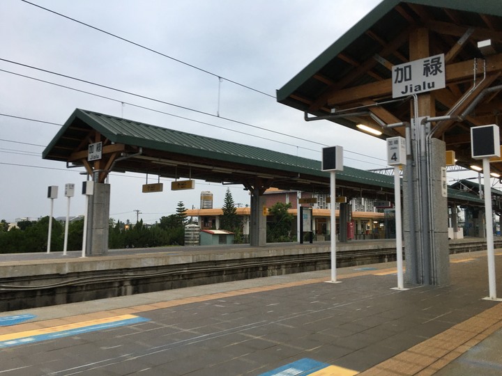 藍皮解憂號觀光列車(台東-枋寮)騎遊金崙