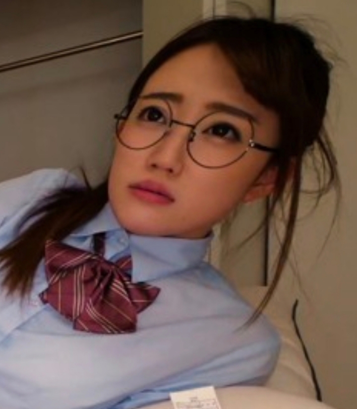 想知道這位女優是誰