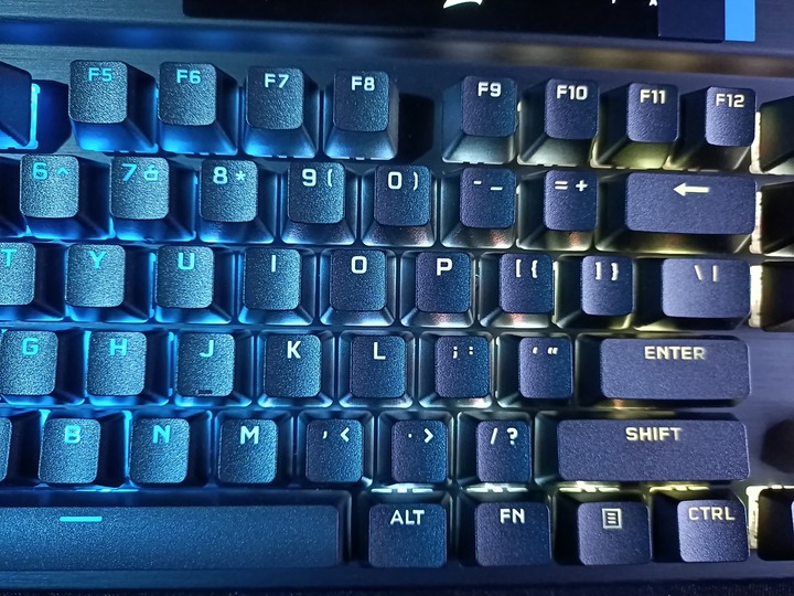 這就是傳說中的大秘寶!? Corsair K70 RGB PRO 紅軸版 開箱