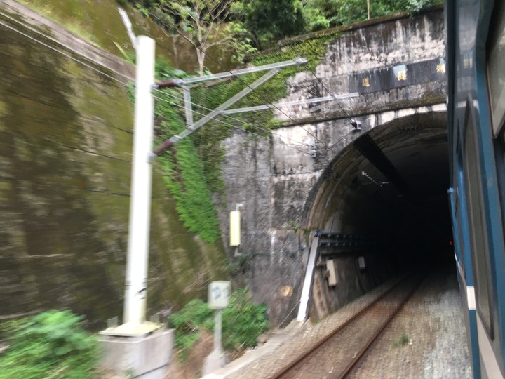 藍皮解憂號觀光列車(台東-枋寮)騎遊金崙