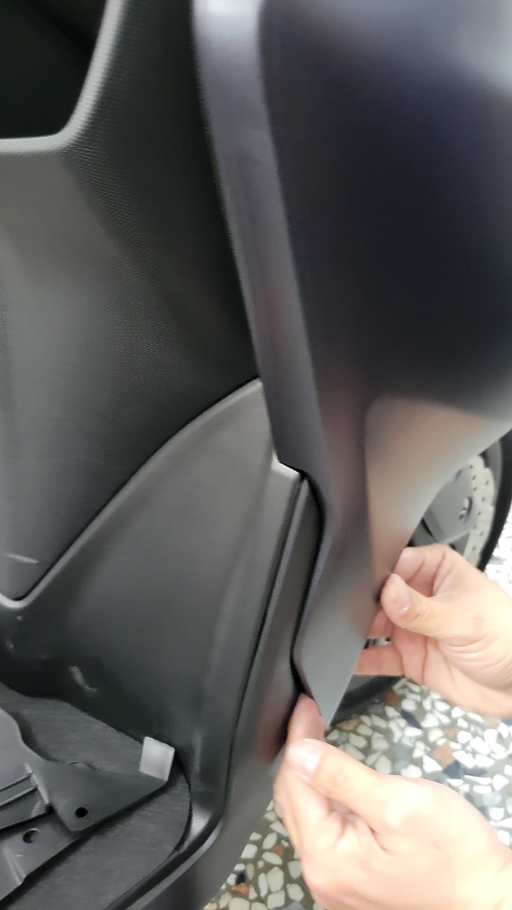 開箱分享 同事新車 FORCE 惡點靈 跟 飛樂M95 前後行車紀錄器 (圖多慎入 XD)