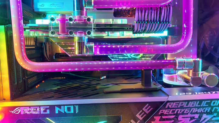 (簡單雙開箱)-ROG顯示卡支撐架