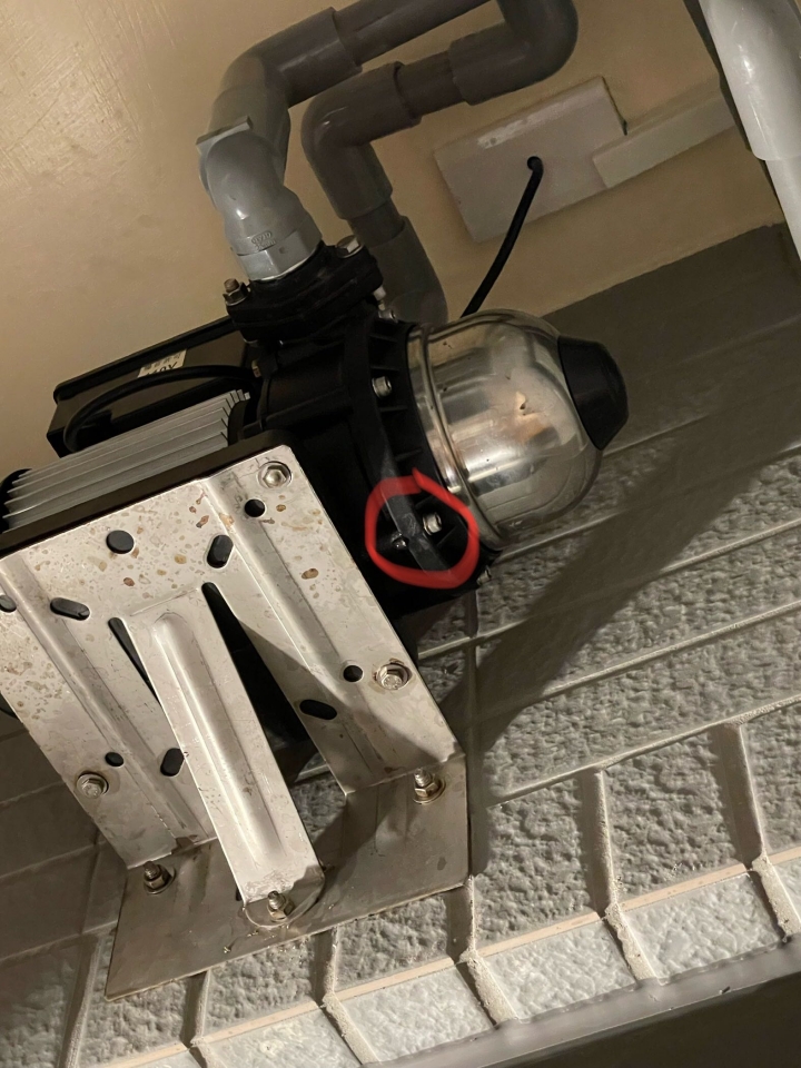 疑似因電熱水器壓力導致馬達漏水