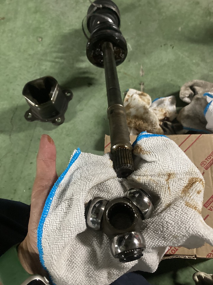 教學文:第一代RAV4 後傳動軸防塵套更換