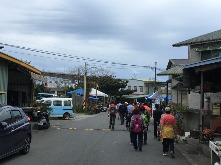 藍皮解憂號觀光列車(台東-枋寮)騎遊金崙
