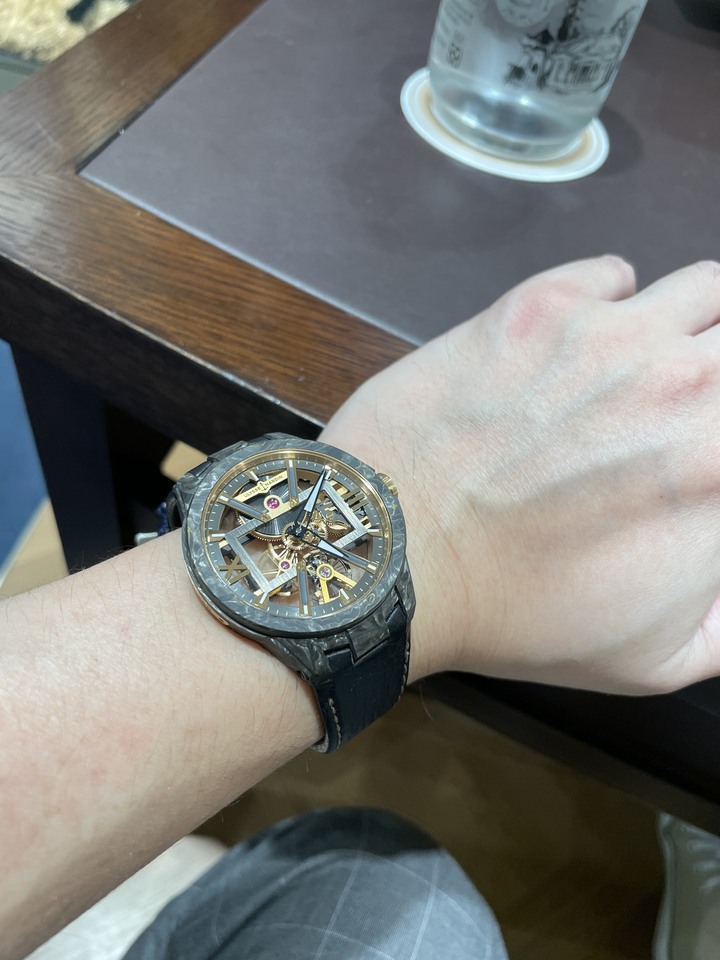 四十大叔的任性開箱 - 雅典錶 Ulysse Nardin Blast Skeleton X 鏤空