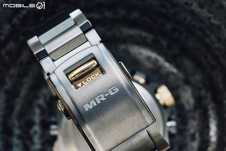 G-SHOCK「赤備」MRG-B2000B-1A4|賦予武士精神 成就品牌層峰!