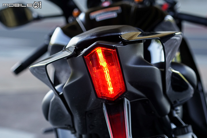 YAMAHA YZF-R7 試駕｜正統賽道騎乘設定 雙缸也能有樂趣