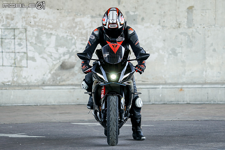 YAMAHA YZF-R7 試駕｜正統賽道騎乘設定 雙缸也能有樂趣