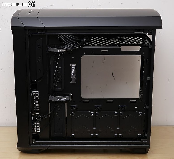 緊湊機身進化，空冷高階機殼首選 FD Torrent compact 雙面黑玻璃