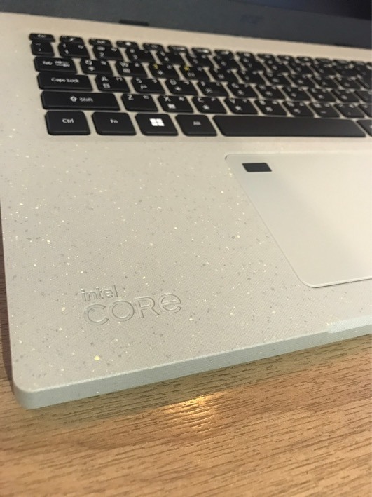綠色環保材質!ACER Aspire Vero i5開箱