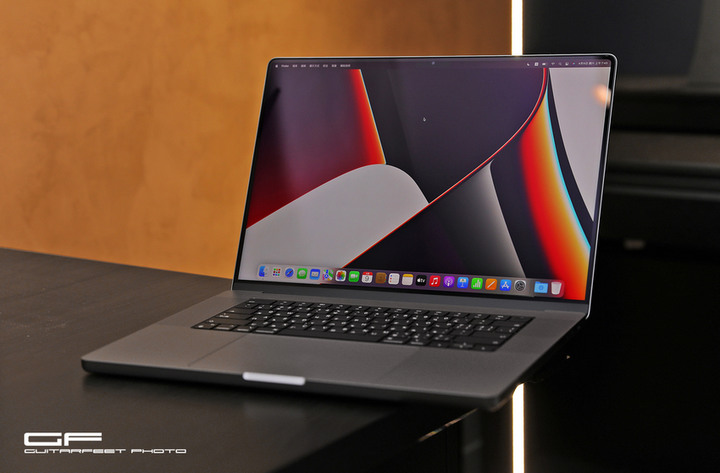 來點瀏海 - Apple MacBook Pro 16吋 簡易開箱
