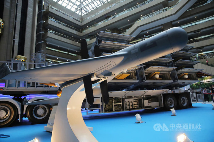 劍翔無人機分攻擊、誘標兩型
