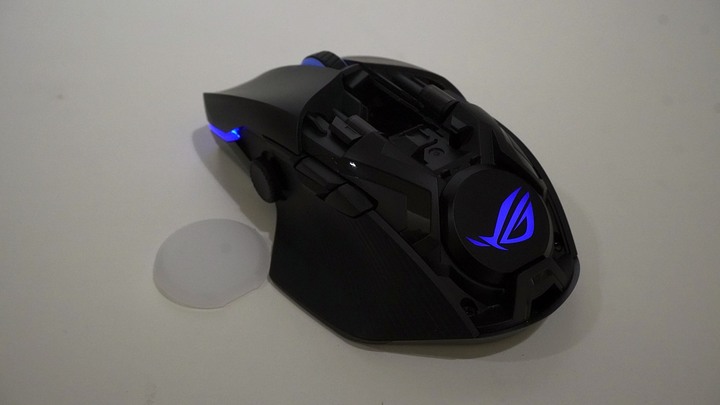 [忙裡偷賢開箱]滑鼠上竟然可以放搖桿?! ROG Chakram X開箱