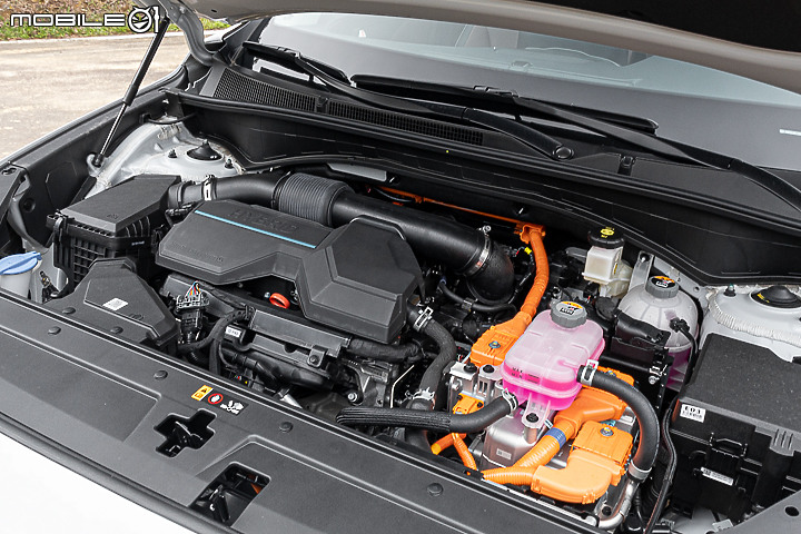 Hyundai Santa Fe GLTH-D 4WD 試駕|四驅、油電、豐富配備我都要!