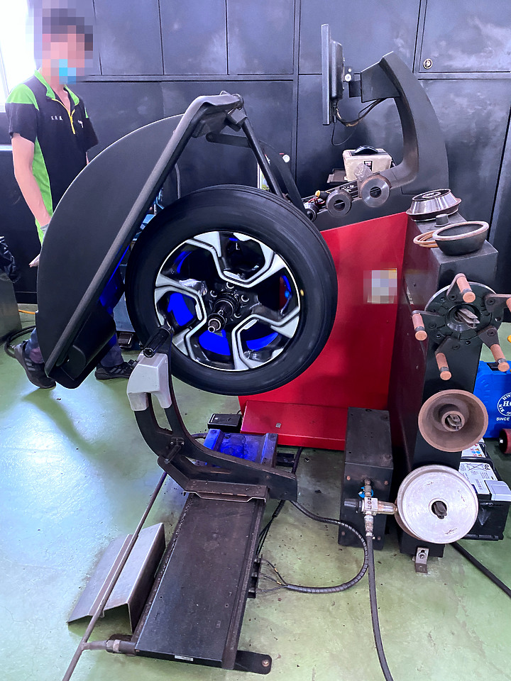 點我看大圖 【CR-V 5代新鞋分享】飛隼輪胎 FALKEN - ZIEX CT60 A/S (235 60 R18)
