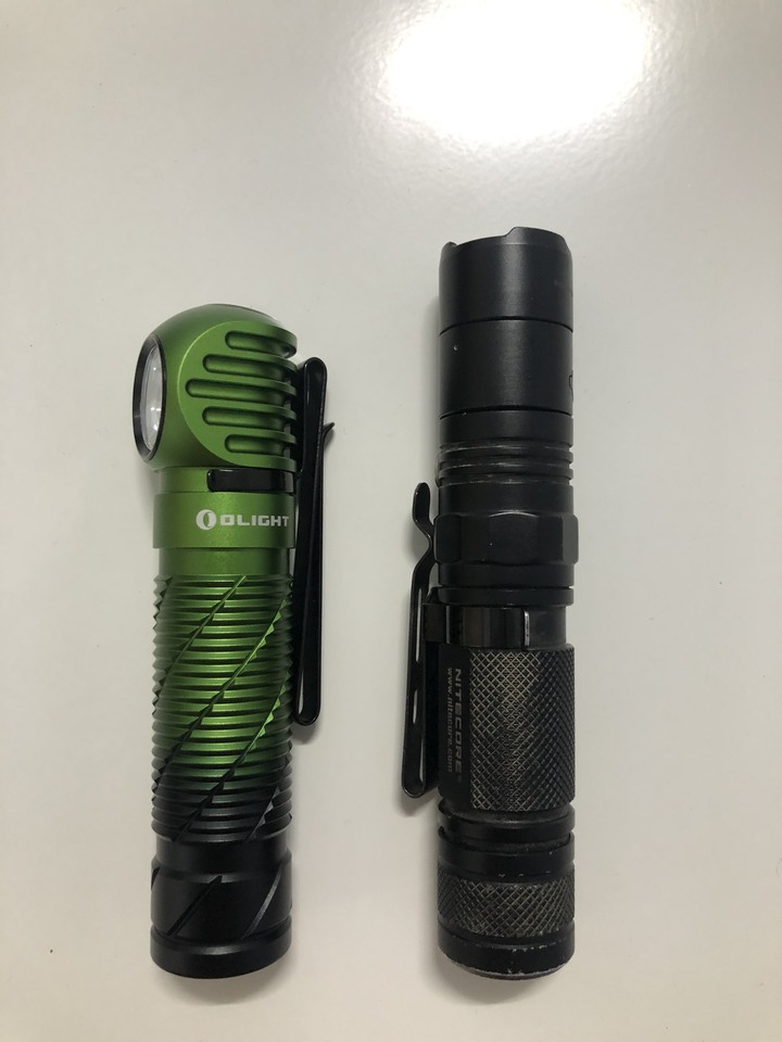 [開箱]OLIGHT Perun 2 2500流明EDC 90度燈