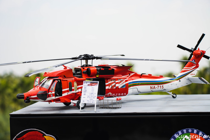 點我看大圖 1/35 空中勤務總隊 UH-60M-14 重裝型黑鷹直升機製作紀實
