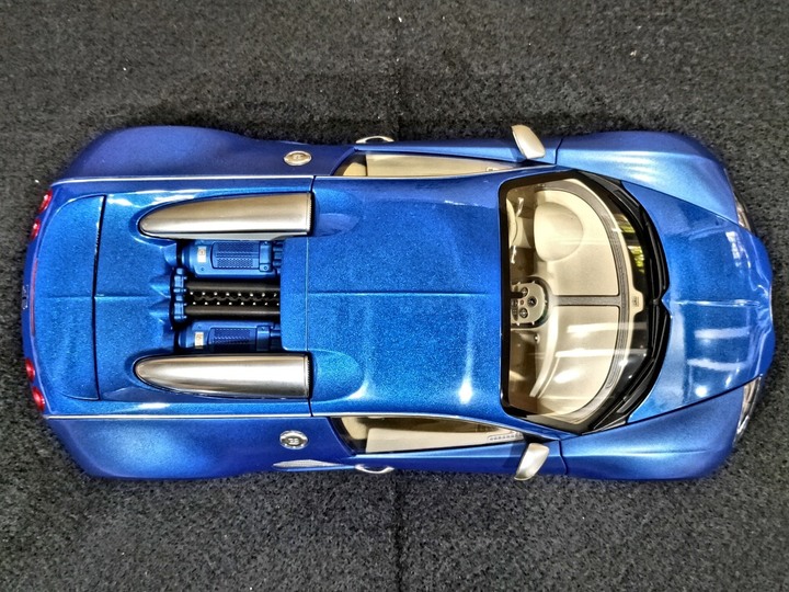 【模型分享】百年限定，舉世無雙！1/18 Bugatti Veyron EB 16.4 Bleu Centenaire Edition