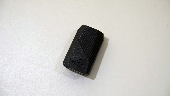 [忙裡偷賢開箱]滑鼠上竟然可以放搖桿?! ROG Chakram X開箱