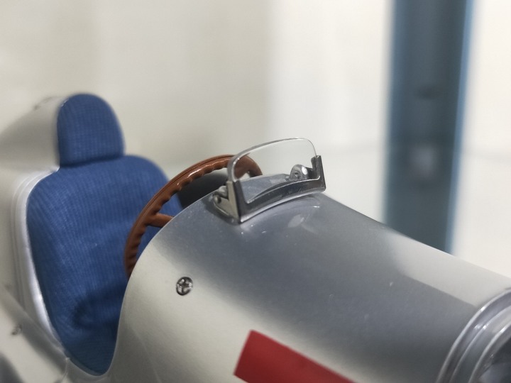 【模型分享】背負銀箭的無名英雄！1/18 CMC Mercedes-Benz W25 & LO2750 Race Car Transporter