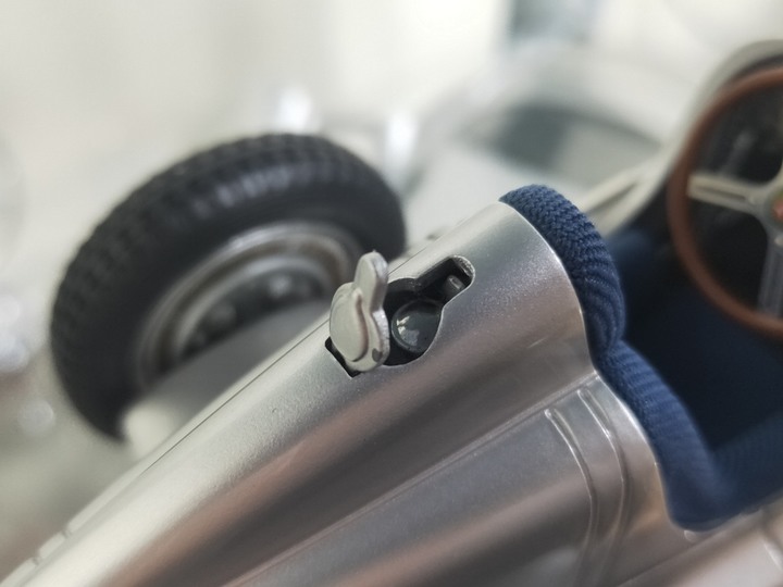 【模型分享】背負銀箭的無名英雄！1/18 CMC Mercedes-Benz W25 & LO2750 Race Car Transporter