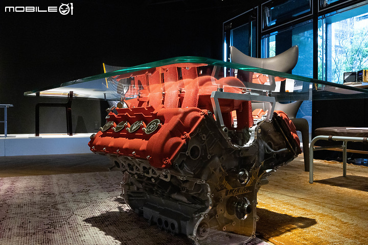 【設計選品】vol.01 MOT 明日選品 x 義大利經典設計：一睹全球限量 Ferrari V12 引擎書盒、獨家蒐藏 Maserati V8 引擎桌...以經典淬煉不凡！