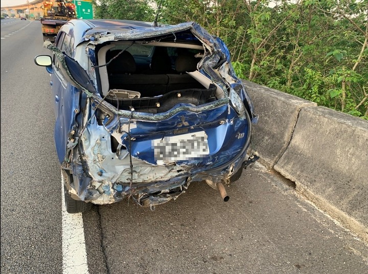 強運者我同事上班途中遭聯結車撞，人平安無事！