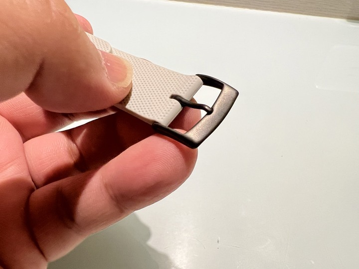 [分享文] UAG Apple Watch 透明 耐衝擊保護殼 + [U] Apple Watch 灰色 舒適矽膠錶帶 + Apple Watch 41mm 星光白