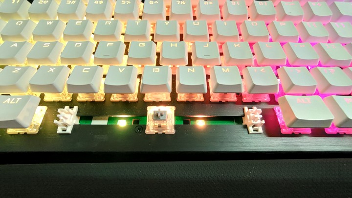前有寶物!CORSAIR K70 RGB PRO 鍵盤開箱分享