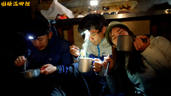 點我看大圖 【雪山主東峰】積雪達五年最厚|雪白色圈谷|圓糖混哪裡全新登山冒險節目!