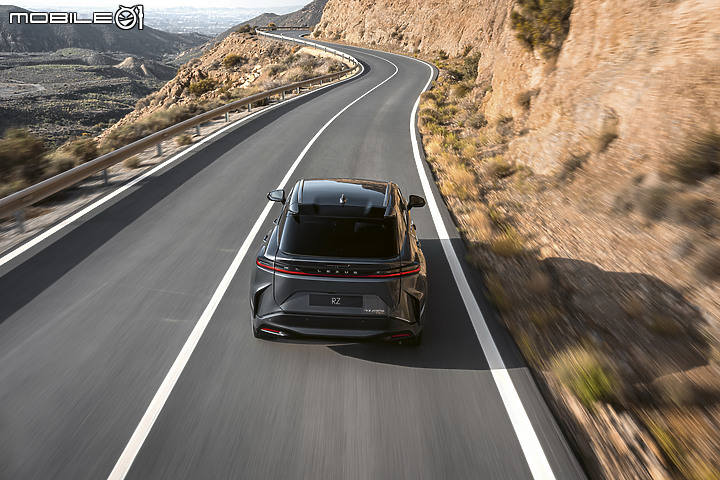 【海外新訊】Lexus RZ 450e正式亮相,前後雙馬達、DIRECT4四驅技術上身!