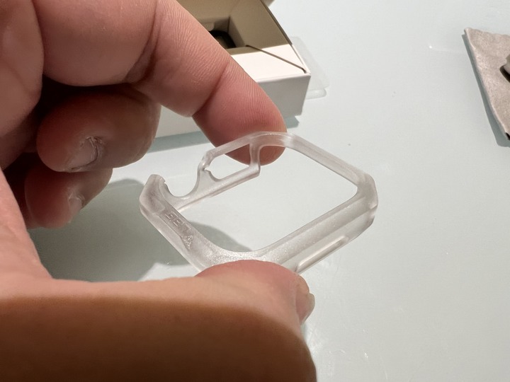 [分享文] UAG Apple Watch 透明 耐衝擊保護殼 + [U] Apple Watch 灰色 舒適矽膠錶帶 + Apple Watch 41mm 星光白