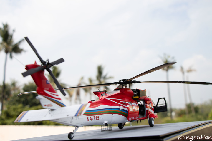 點我看大圖 1/35 空中勤務總隊 UH-60M-14 重裝型黑鷹直升機製作紀實