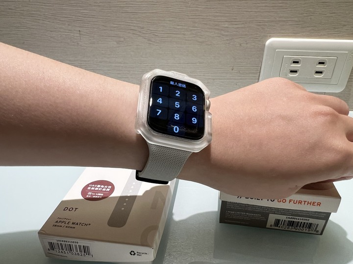 [分享文] UAG Apple Watch 透明 耐衝擊保護殼 + [U] Apple Watch 灰色 舒適矽膠錶帶 + Apple Watch 41mm 星光白