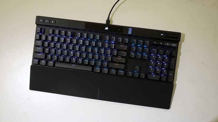 [忙裡偷賢開箱]我也要被海盜搶劫了嗎?! Corsair K70 RGB PRO開箱