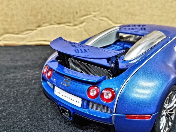 【模型分享】百年限定，舉世無雙！1/18 Bugatti Veyron EB 16.4 Bleu Centenaire Edition