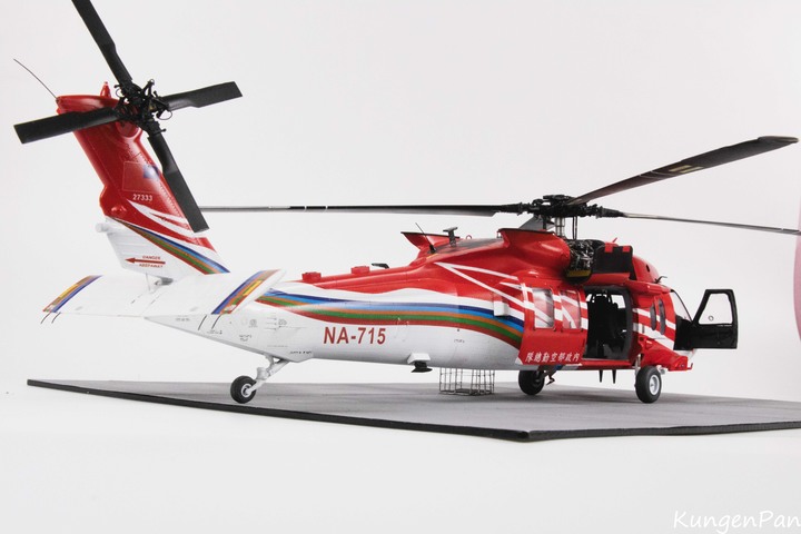 點我看大圖 1/35 空中勤務總隊 UH-60M-14 重裝型黑鷹直升機製作紀實