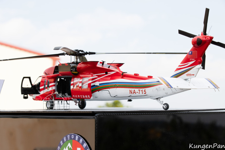 點我看大圖 1/35 空中勤務總隊 UH-60M-14 重裝型黑鷹直升機製作紀實