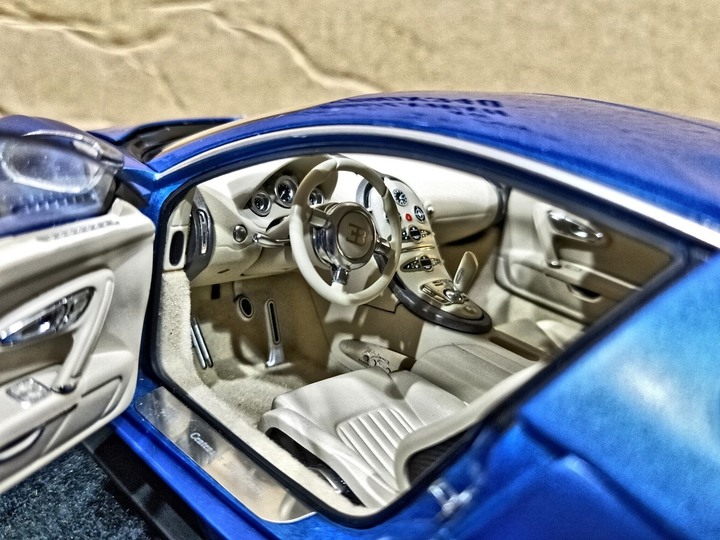 【模型分享】百年限定，舉世無雙！1/18 Bugatti Veyron EB 16.4 Bleu Centenaire Edition