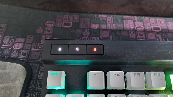 前有寶物!CORSAIR K70 RGB PRO 鍵盤開箱分享