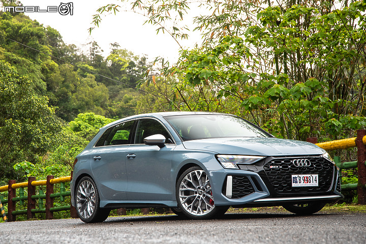越級打怪沒在怕!Audi RS 3 Sportback 雨中激戰!
