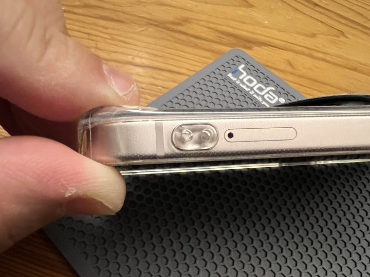 [分享文] iPhone 13 粉色 + Hoda 抗藍光玻璃貼 +Hoda 晶石玻璃殼 + Hoda 燒鈦鏡頭貼 + 泡泡支架